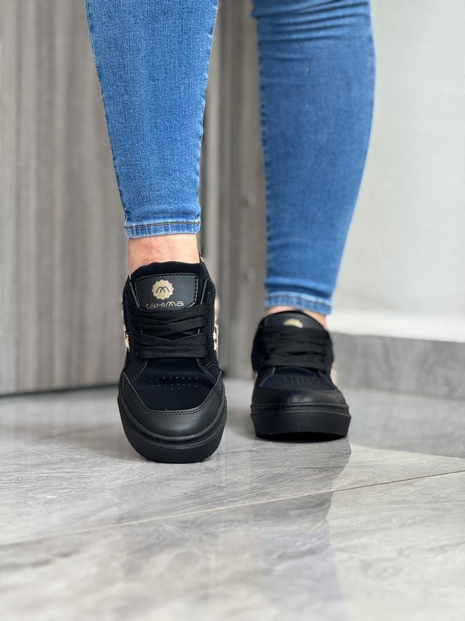 WildStep™ – Tenis Negros con Toque Animal Print