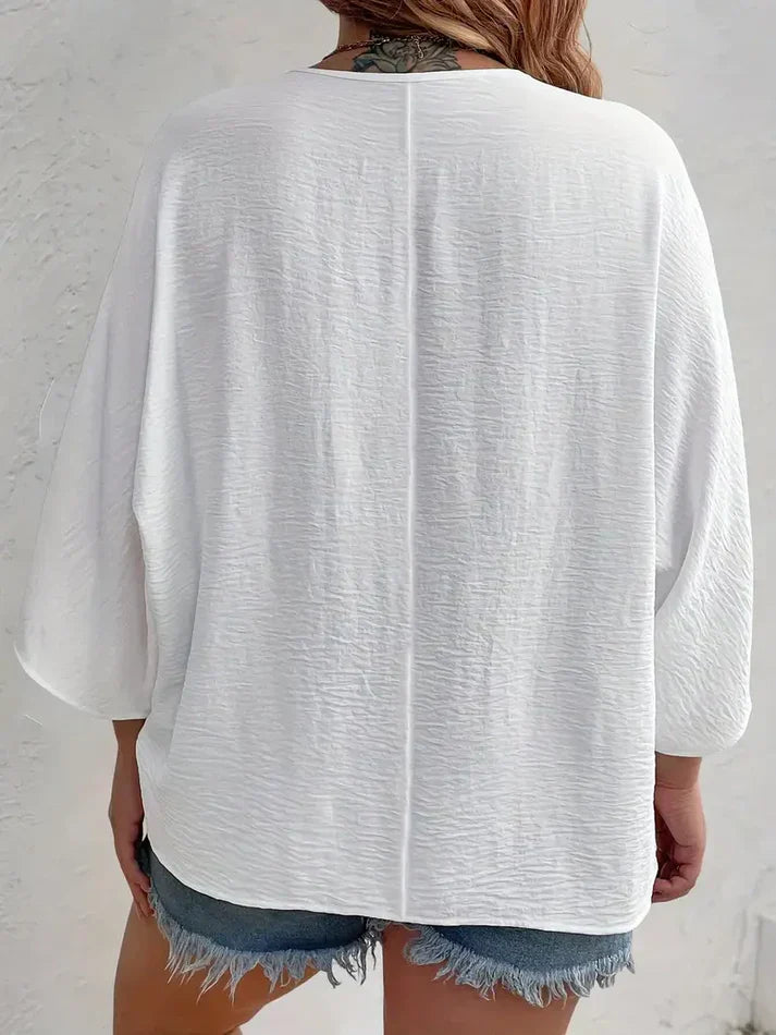 VERSATILE V: Blusa Esencial con Cuello en V