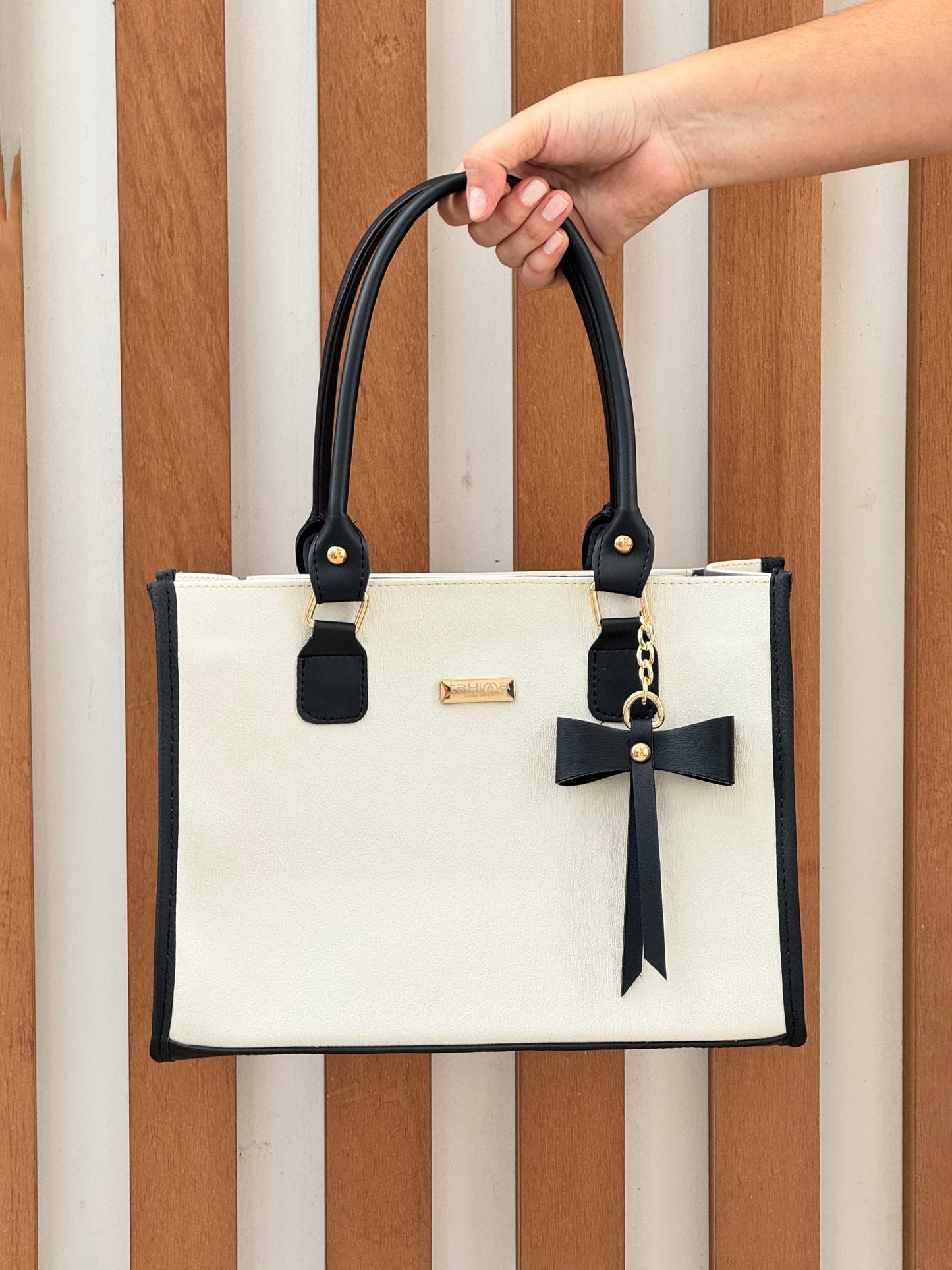 SweetCharm™ – Bolso Elegante con Detalle de Lazo
